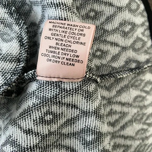 Philosophy Silver Diamond Pattern Knit Sweater - NWT Size M - Picture 6 of 9